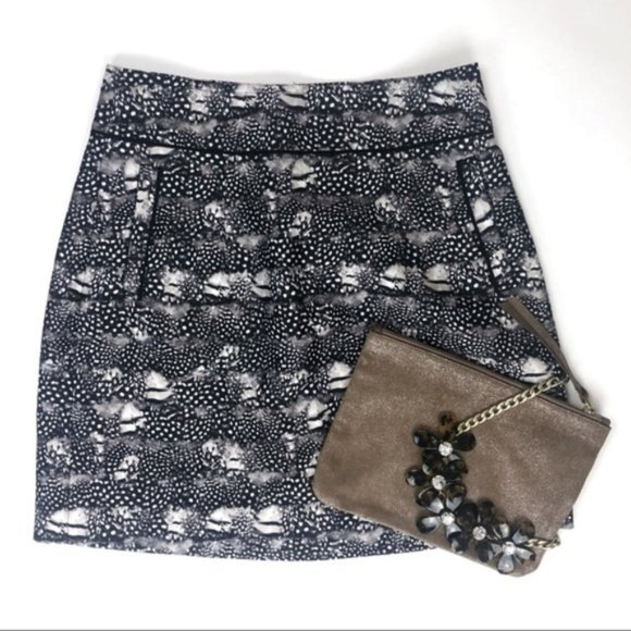 J. CREW Mini Skirt Feather Print Gray Silver Above Knee Short Fall Winter Size 2 - Picture 1 of 7